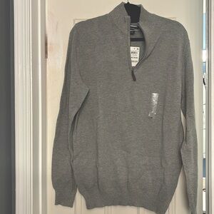 Men’s gray sweater, size M